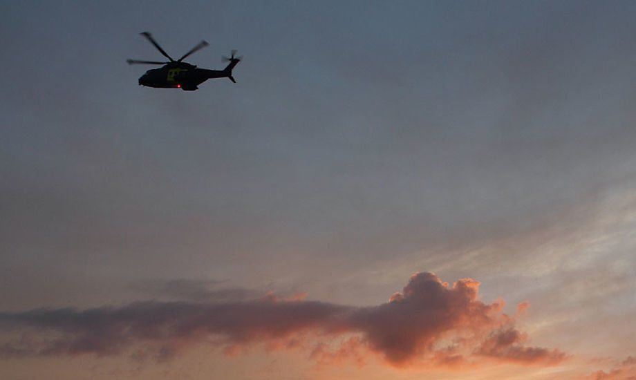 En helikopter er indsat i eftersøgningen på den savnede mand. Arkivfoto: Søren Svarre
