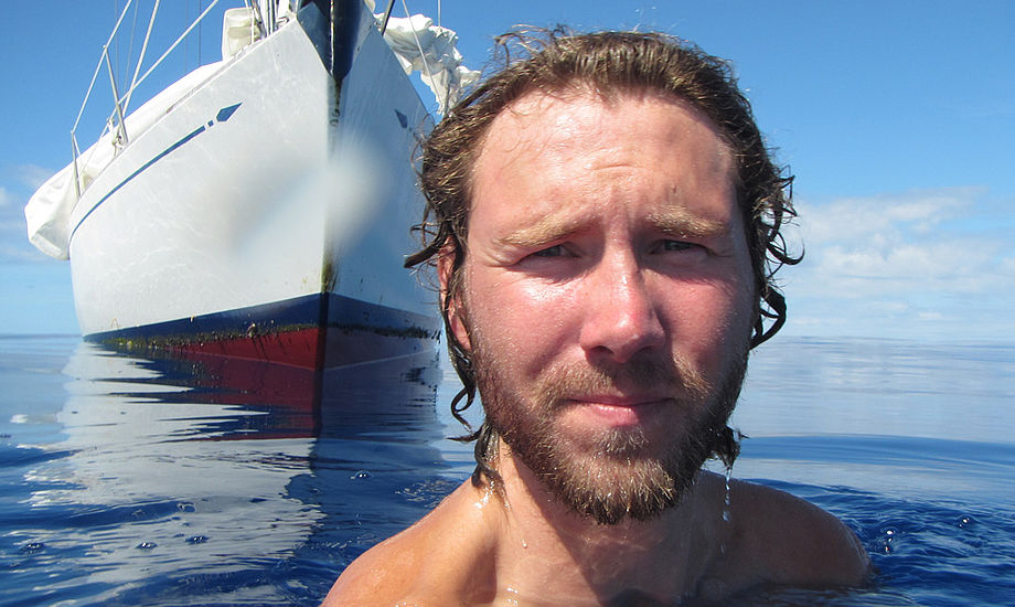 Selfie på Atlanterhavet. Christian sejlede 29.254 sømil før han knækkede masten i den Engelske Kanal. Han sejlede 112,5 sømil per døgn og havde en gennemsnitsfart på 4,69 knob jorden rundt. Foto: Liebergreen