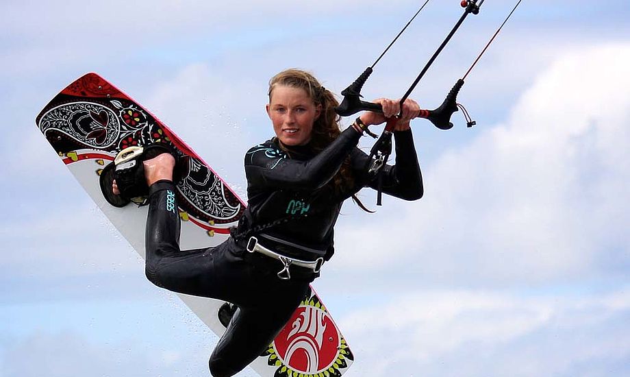 15-årige Therese fra Egå har Kitesurfet siden hun var 11. Foto: Lasse Guldager