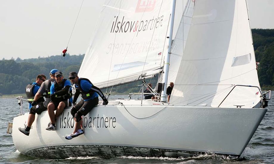 Besætningen vandt sidste år Express-DM, da H-bådsverdensmesteren og Høj Jensen-sejlmageren Claus Høj Jensen var med.