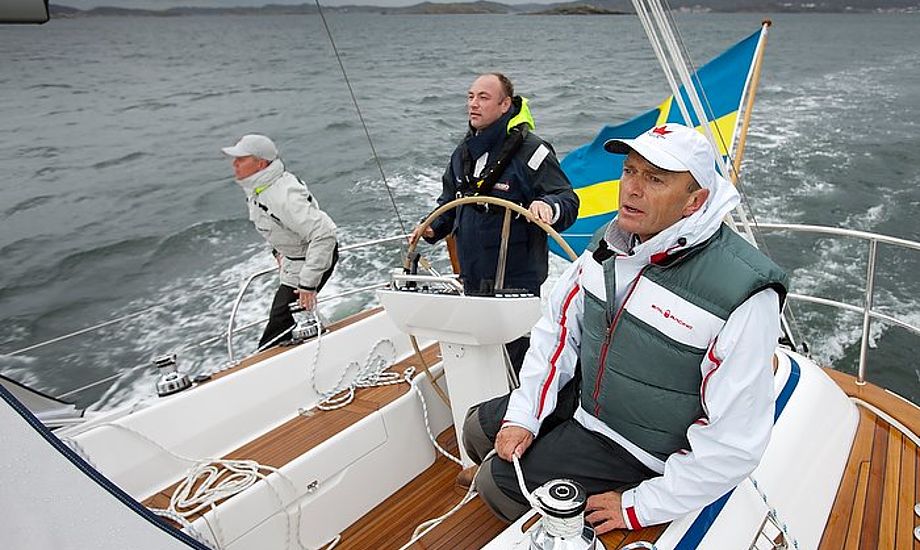 Jesper Bank til højre er her på en Hallberg Rassy 412. Foto: Mick Anderson/Sailingpix