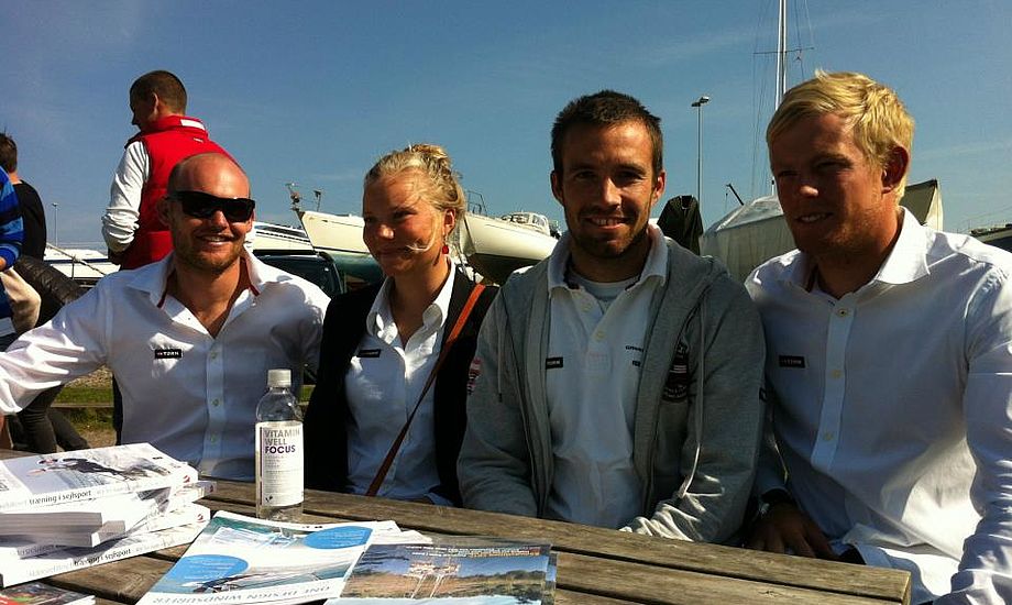 OL-guldvinder Jonas Warrer, nr. to fra højre, mødte op til pressemøde i går, selvom han missede OL-billet denne gang. Foto: Sailing Aarhus