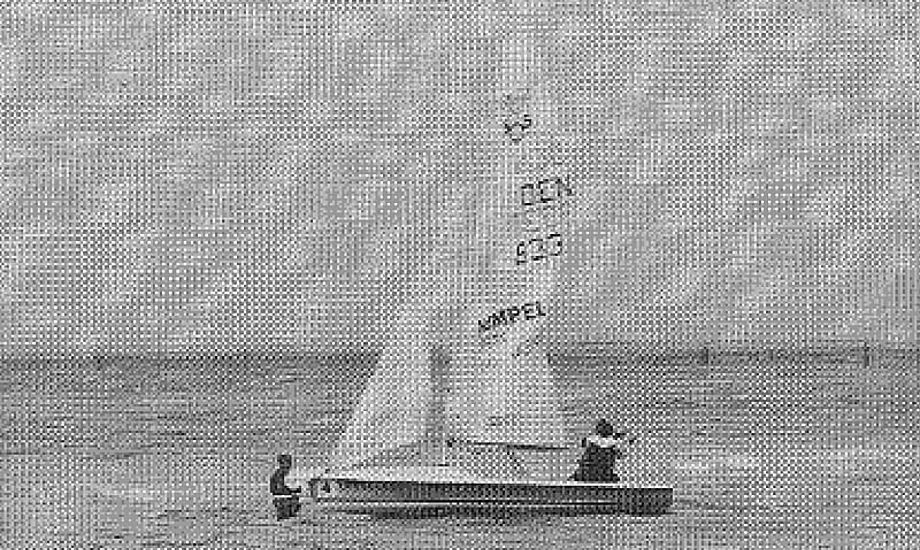 505 på vej ud fra Kobæk strand i 1996. Foto: Harboe Cup.