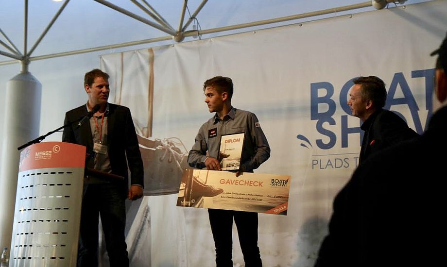 En glad Jakob Precht kunne modtage prisen foran udstillere og pressen på Boat Show. Foto: Sara Sulkjær