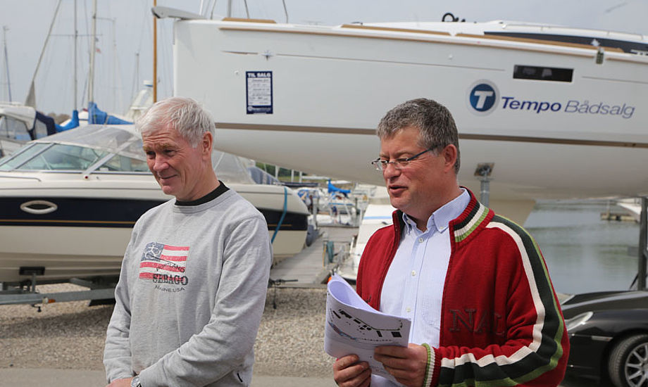 Jan Hansen fra Danboat, tv., står her med udstillingschef Henrik Jørgensen fra Tempo Bådsalg. Foto: Troels Lykke