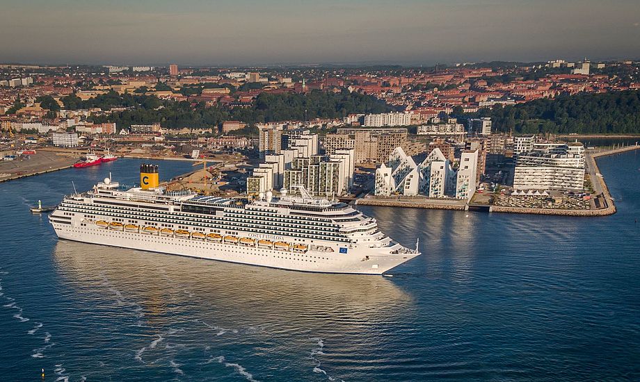 Krydstogtrekorden i Aarhus har lige slået sig selv – helt uventet lægger endnu et skib i dag til havn i byen, der ellers for længst har pillet dette års krydstogtkalender ned. Om VisitAarhus