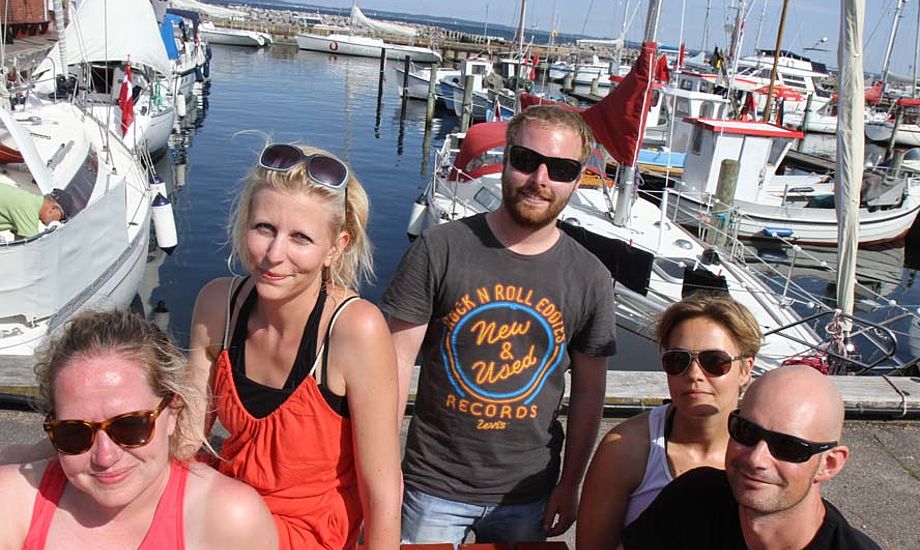 De nye sejlere Hanne, Anni, Maria og Søren ses her, med træneren Martin i midten i Lundeborg. Foto: Troels Lykke