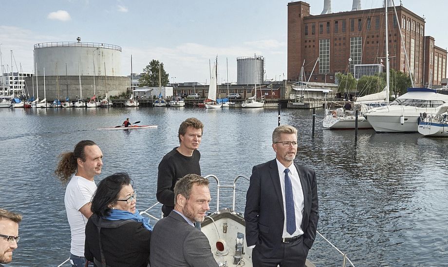 Politikerne så mandag de gener, som en cykelbro ved Svanemøllen vil skabe, med egne øjne. Foto: Christian Grønne
