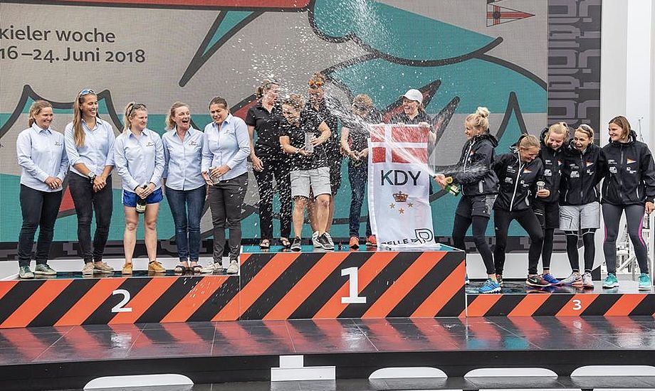 De danske KDY-kvinder sluttede på den øverste podieplads med Hellerup Sejlklub lige efter. Foto: Sven Jürgensen