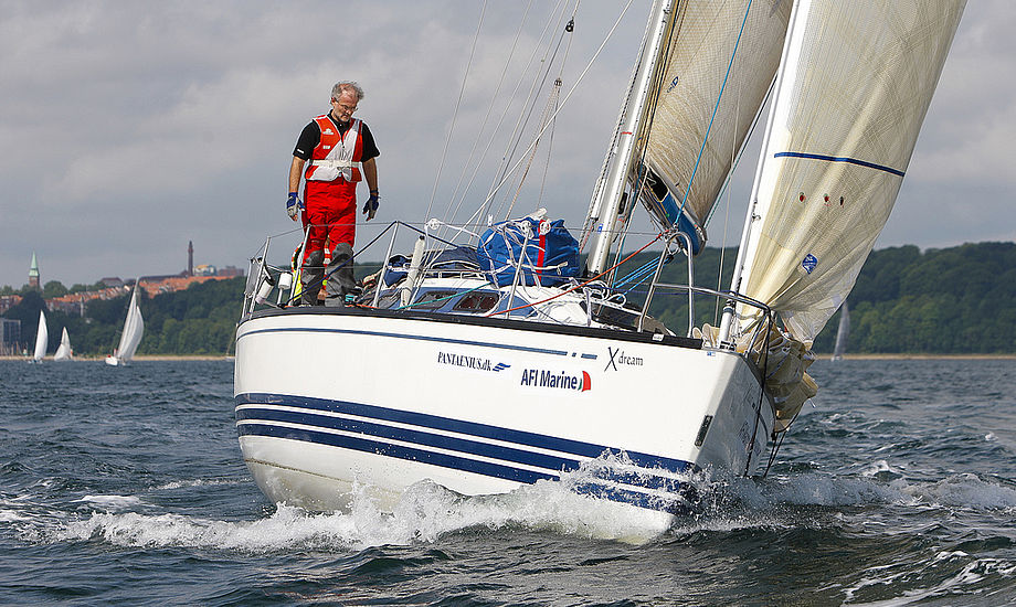 Dan Ibsen på fordækket på x-362 Sport efter start i Aarhus. Foto: Mick Anderson/sailingpix