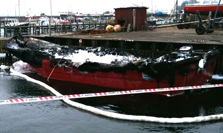 Den udbrændte båd i Fredericia. Foto: Bo Hold, marineparken.dk