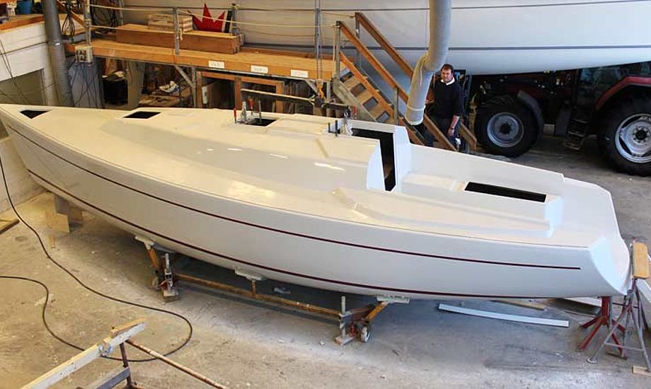 Den nye Faurby 325 begynder at tage form. Båden præsenteres på bådmessen i Fredericia i marts. Foto: Faurby Yacht