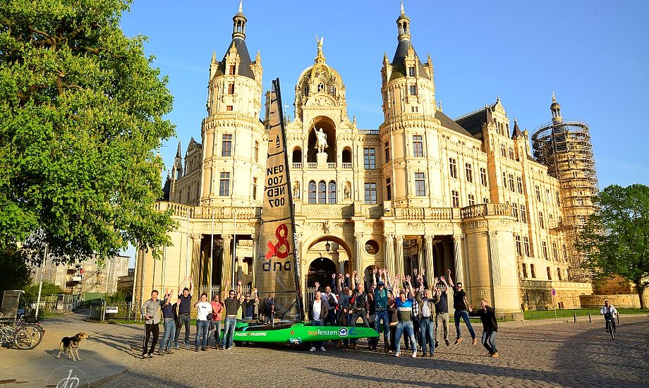 Deltagerne foran slottet i Schwerin. Foto: Picture Works.