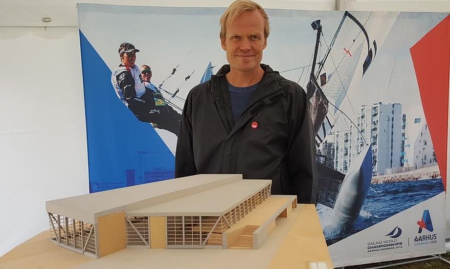 Sejlsportscenteret er tegnet af arkitektfirmaet Entasis A/S fra København. Direktør Christian Cold fortæller at det bliver et hus, der skal kunne tåle saltvand. Foto: Troels Lykke