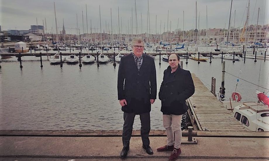 To glade direktører: Erling Sørensen, direktør hos Spar Nord (th) og Thomas Capitani, direktør hos Sailing Aarhus. PR-foto