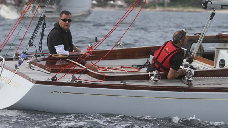Anders Jessen fra grossisten Watski sejlede i Molich 10 meteren Savage Rose tog en 8. plads blandt 13 Molich 10 metere. Foto: Troels Lykke