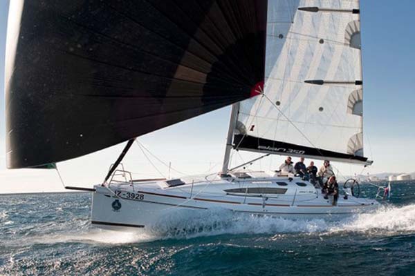 Årets Båd 2011 i kategorien ’Performance Cruiser’ Elan 350 forhandles af JMarine