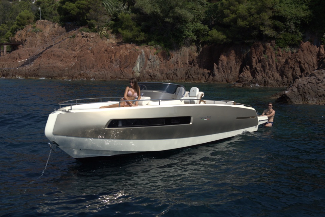 Invictus GT 280 er en af de både, der står klar til at imponere de besøgende i Ishøj. Foto: PR-foto