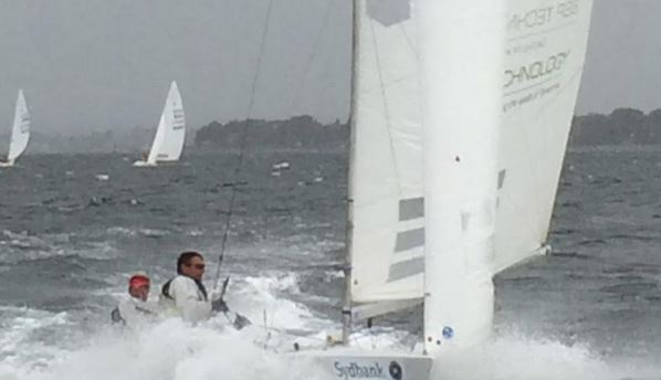 Der var masser vind samt skumtoppe til weekendens DM i Starbåd. Foto: Pia Vinther Sørensen