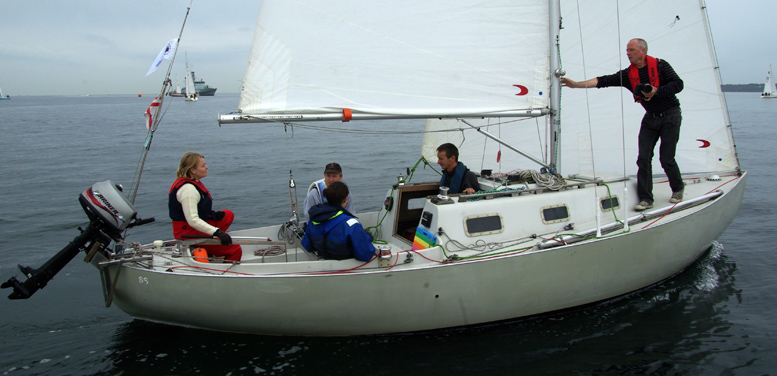 Da starten gik for 74 både i 2008 under Sjælland Rundt fra Helsingør, var vinden let, men vestenvinden kom få timer efter, så sejlerne krydsede mod Sjællands Odde. Foto: Troels Lykke