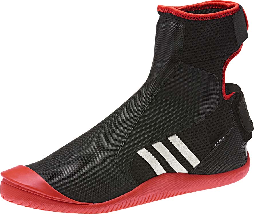 Skoen lukkes i hælen, hvilket giver bedre hængekomfort, da en lynlås eller snørebånd ikke generer. Foto: Adidas
