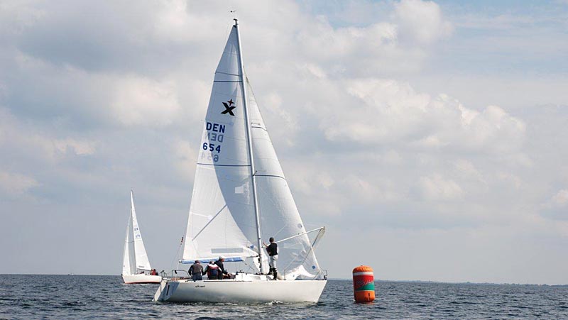 Den vindende båd, DEN 654 med Bertel Mollerup vandt med fem point foran nærmeste konkurrent. Foto: Bogense Sejlklub