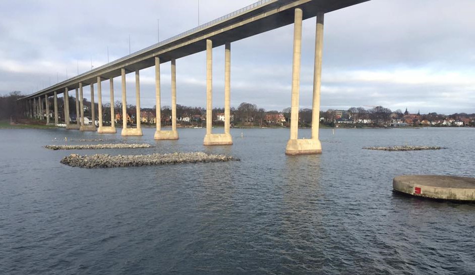 Nye afviserøer ved Svendborgsundbroen er kommet efter at Ærøfærgen sejlede på broen i oktober 2015. Foto: Louise Haldbo Balslev/Riggerne