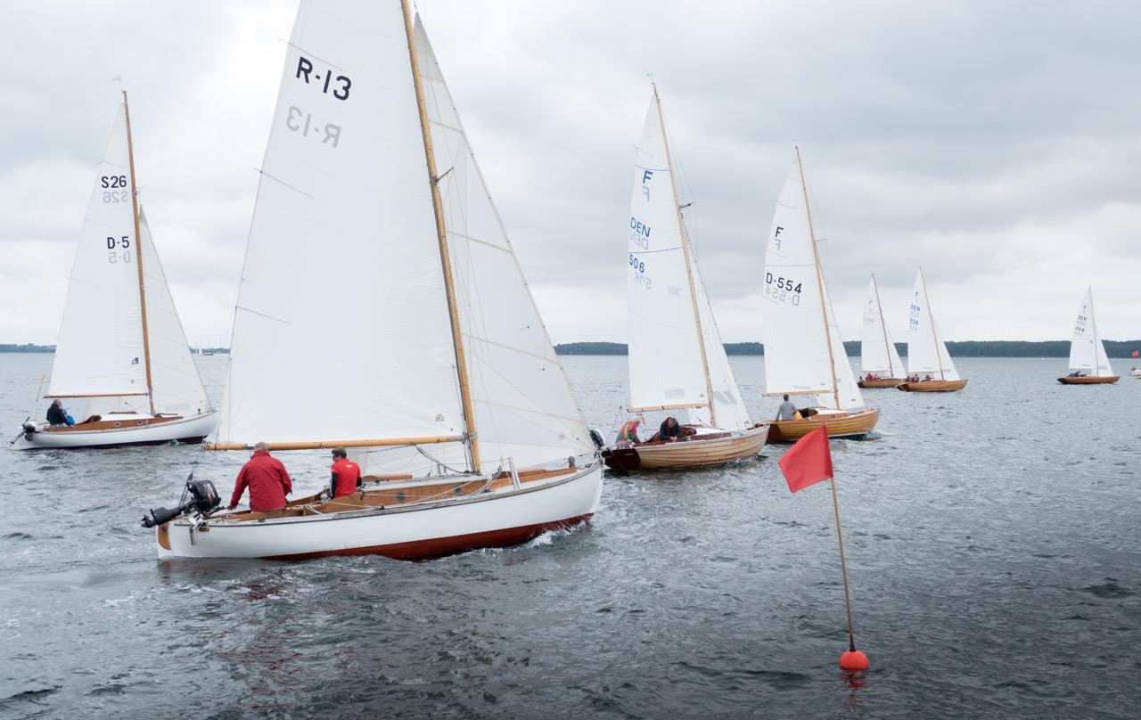 Trælystbådenes Sophus Weber Race på Lunkebugten mellem Thurø, Tåsinge og Langeland blev afviklet i milde vinde og moderat solskin. Foto: Søren Stidsholt Nielsen