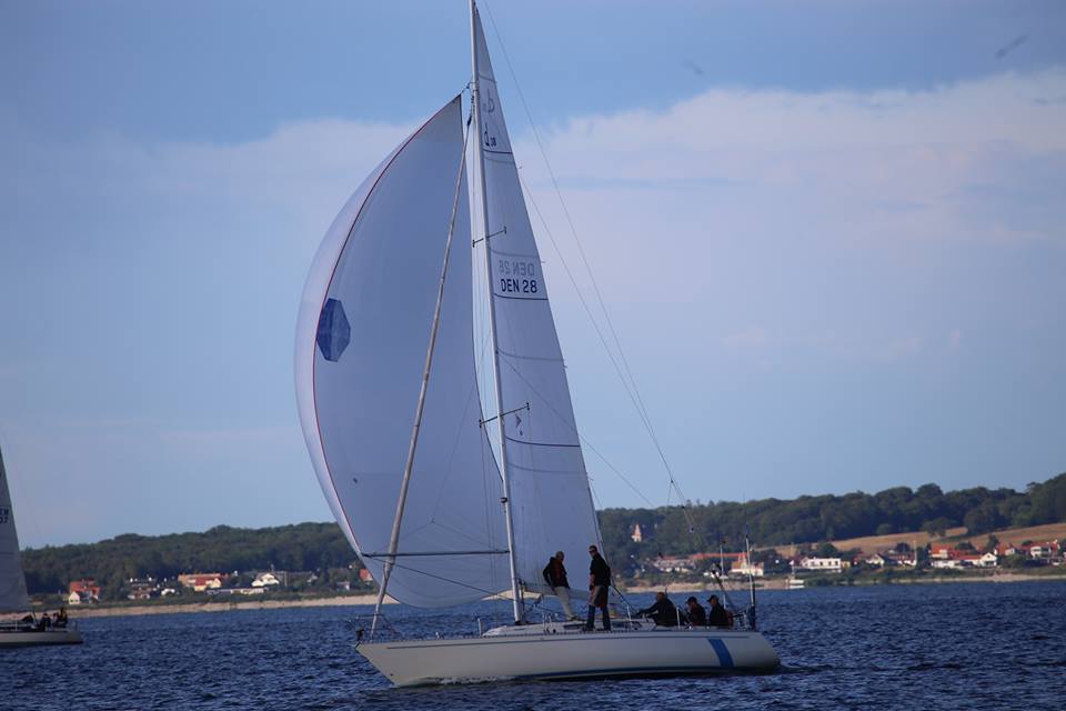 Claus Hamdrup sejler her Sjælland Rundt i 2014, men han er mest til Fyn Rundt, hvor han fra Korshavn og Kerteminde i alt har sejlet rundt 48 gange. Fotos: Troels Lykke