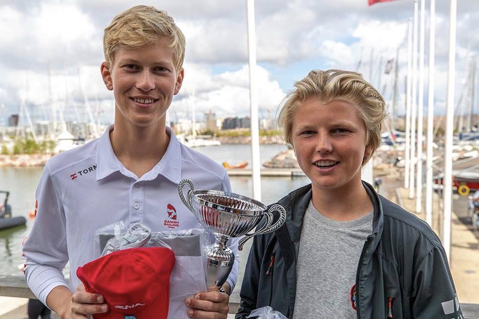 16-årige Victor Ladefoged og 15-årige Mads Poder vandt overraskende EM-bronze i Finland uden træning. Foto: PR-foto
