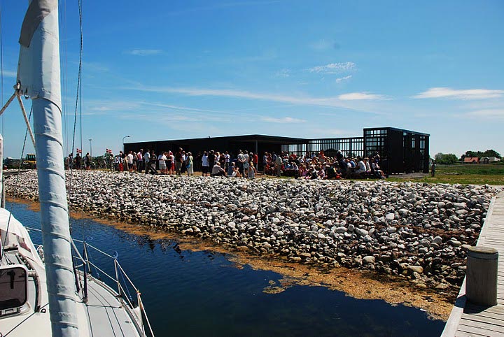 Havnemiljøet på Endelave er løftet med indvielsen af ny velfærdsbygning.