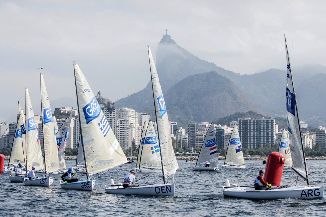 Finnjollen, her ved OL i Rio, er én af de klasser, der tilsyneladende overlever ændringerne i OL-programmet. Foto: Sailing Energy