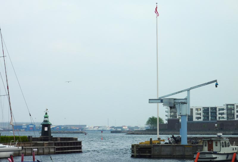 Hvis vinden hyler fra en sydlig retning, er det svært for skiffjoller og katamaraner at komme ud og ind af Hellerup havn. Foto: Katrine Bertelsen