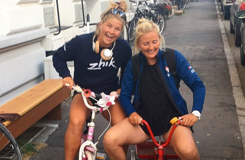Gast Katja Salskov-Iversen og rorsmand Jena Mai Hansen, regerende verdensmestre, er nu blandt 50 danske atleter, der skal dele 12 mio. kroner. Privatfoto