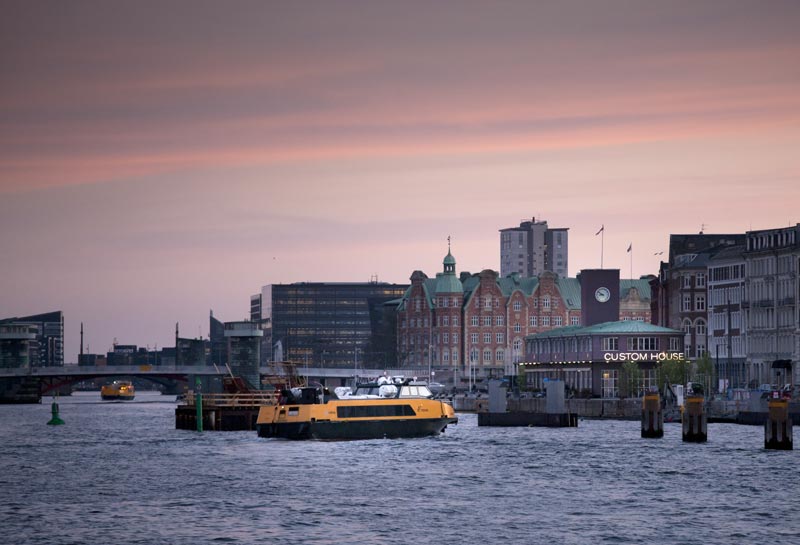 Aftenstemning i Københavns havn, uden fartsyndere. Foto: visitdenmark.dk