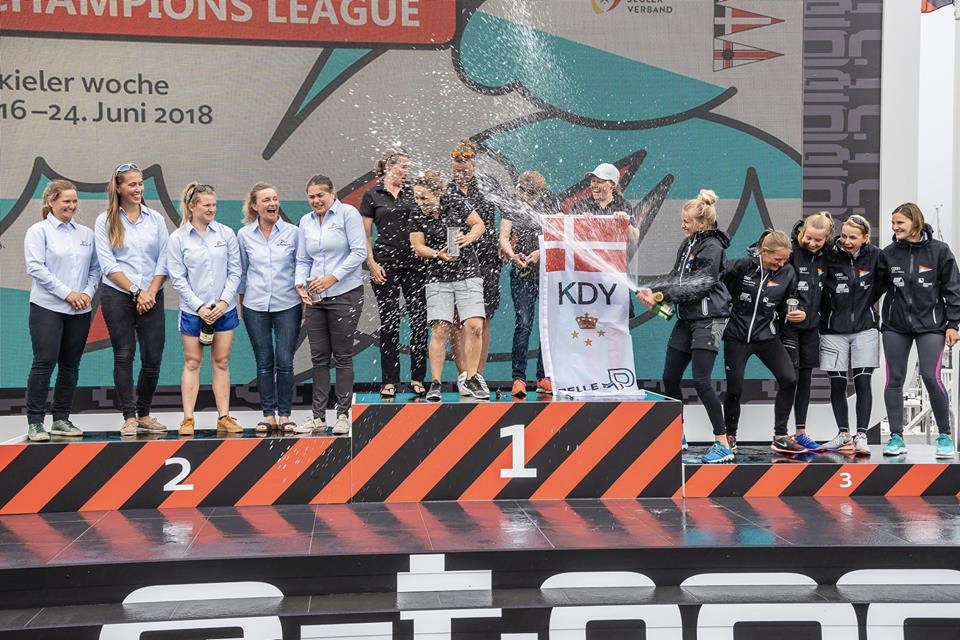 De danske KDY-kvinder sluttede på den øverste podieplads med Hellerup Sejlklub lige efter. Foto: Sven Jürgensen