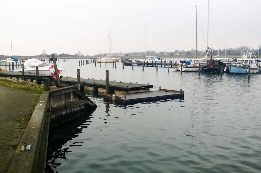 Her ses Norsminde havn fornylig. Den er så vidt vi ved, ikke med i FLIDs booking-system. Foto: Troels Lykke