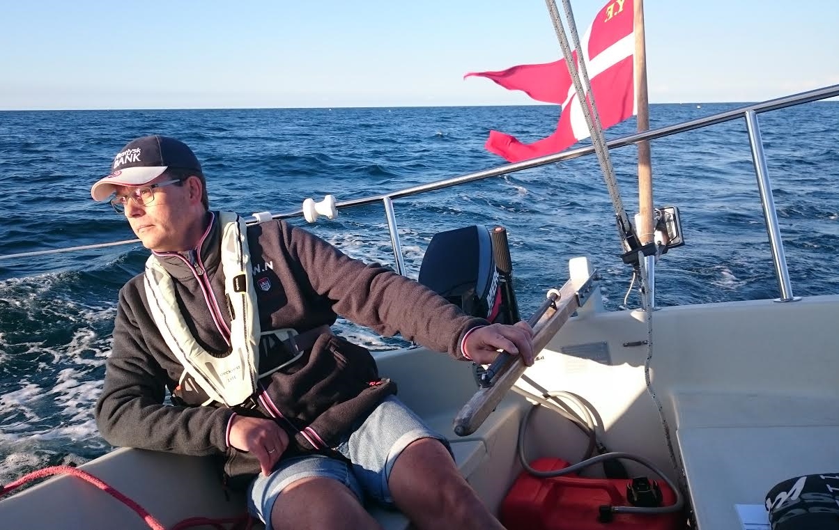 47-årige Henrik Ladegaard købte for kun ét år siden sin første båd, en Maxi 68. Foto: Privatfoto