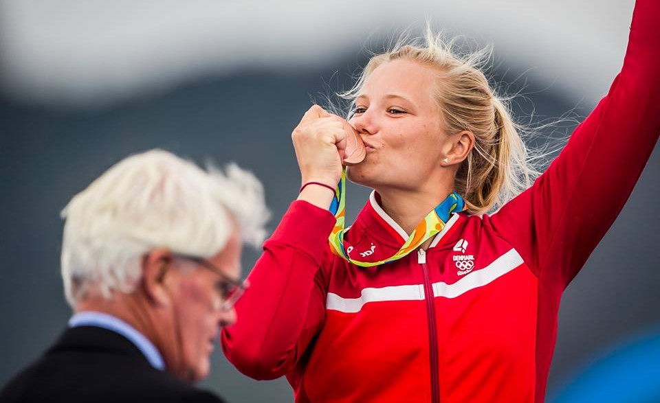 Laser Radial-sejler Anne-Marie Rindom er en af de atleter, der kan sikre danske medaljer ved OL i 2020 - præcis, som hun gjorde det i Rio. Foto: World Sailing