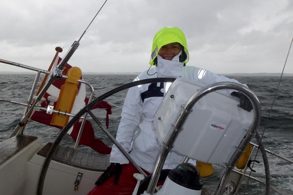 Signe Storr ombord på den Faurby 363, hun fik stillet til rådighed til Silverrudder Challenge 2015. Foto: Privatfoto
