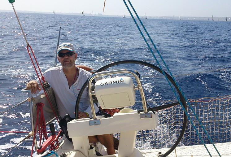 Stig Westergaard havde styret båden 36 timer i træk, da vi talte med ham i går. Foto: Pierpaolo Ballerini