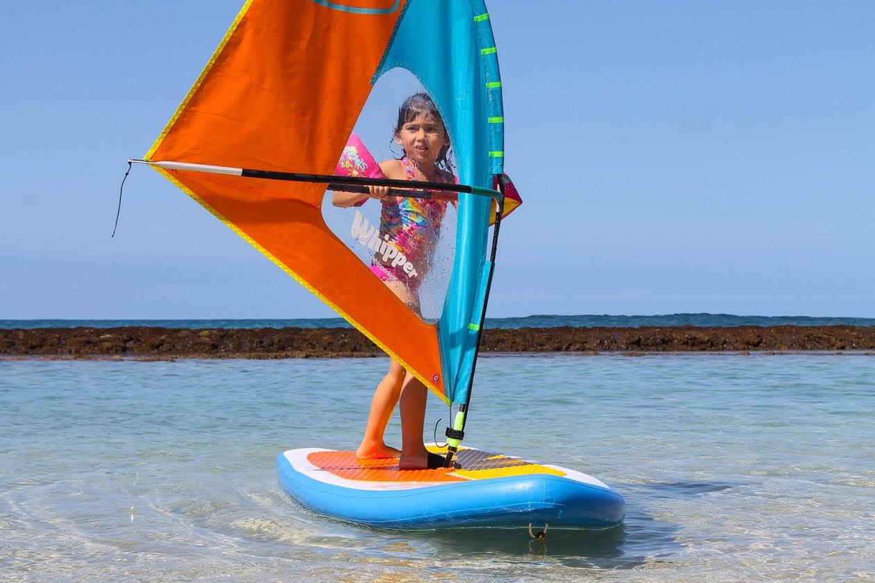 Windsurfsættet er det første i rækken af produkter, der skal lokke børn på vandet. Foto: PR-foto