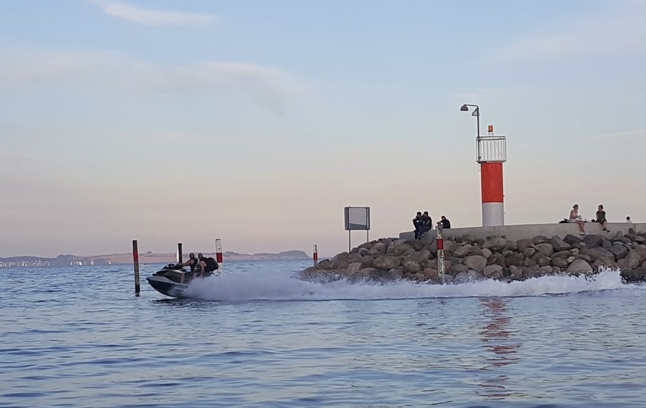 Aarhus Lystbådehavn plages af Vandscooter-sejlere, der sejler for stærkt i havnen og under 300 meter fra land. Arkivfoto: Troels Lykke