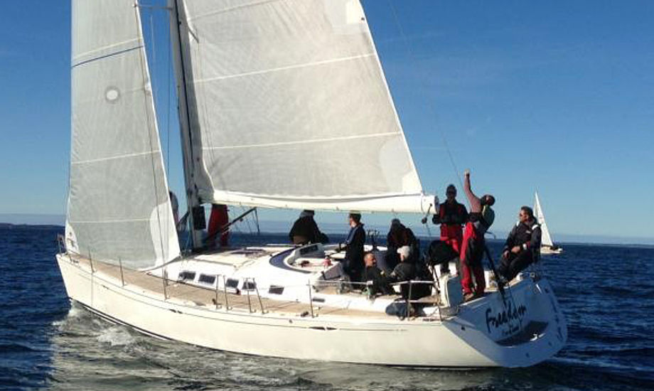 Tolv mand skal sejle på "Freedom" Sjælland Rundt, der sidste år havde 31 tilmeldte. Det tal skal øges, mener Morten Lorenzen fra Helsingør Amatør Sejlklub.