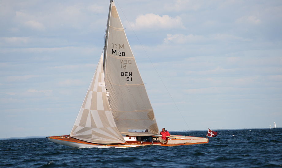 Mälar 30 kan sejle hele 6,5 knob på kryds, men i bølger er den våd at sejle med det lave fribord.
