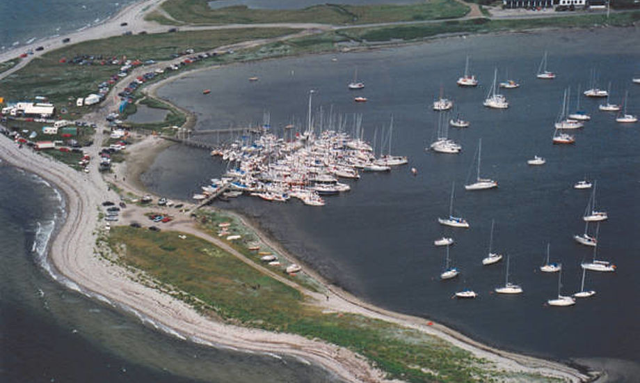 Korshavn set fra luften i 1999, som blev den sidste med start på Fyn Rundt. Fra 2000 blev den forlagt til Kerteminde. Foto fra Odense Sejlklubs jubilæumsskrift.