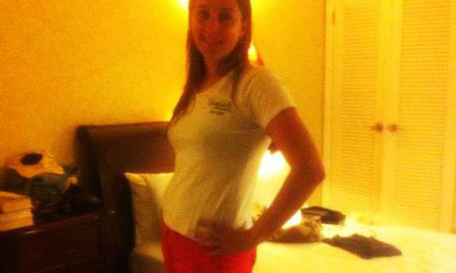 Den 32-årige Spækhugger-skipper, Charlotte Andersen fra København, står nu stolt i sine røde bukser i Caribien.