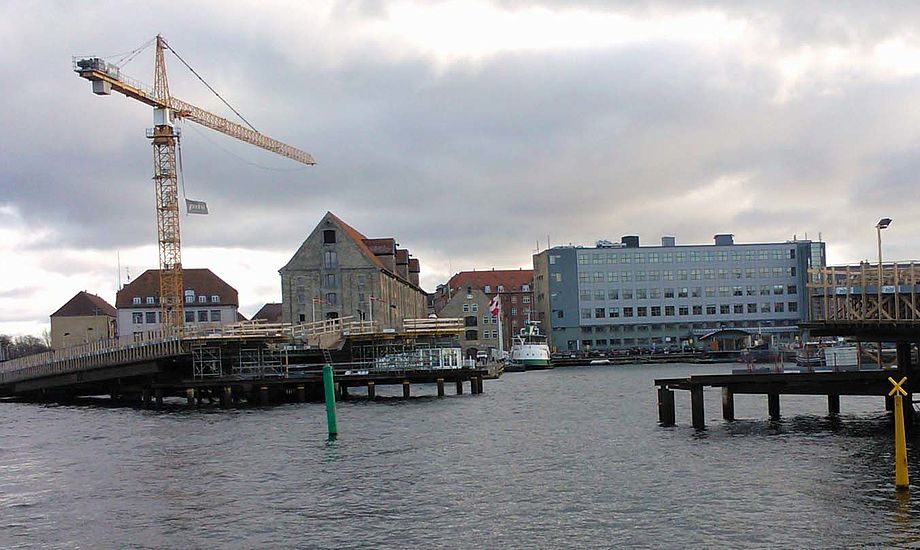 Inderhavnsbroen er del af den gang- og cykelforbindelse, som skal sikre sammenhængen mellem Kongens Nytorv og Christianshavn. Billedet er fra januar 2013. Foto: Troels Lykke