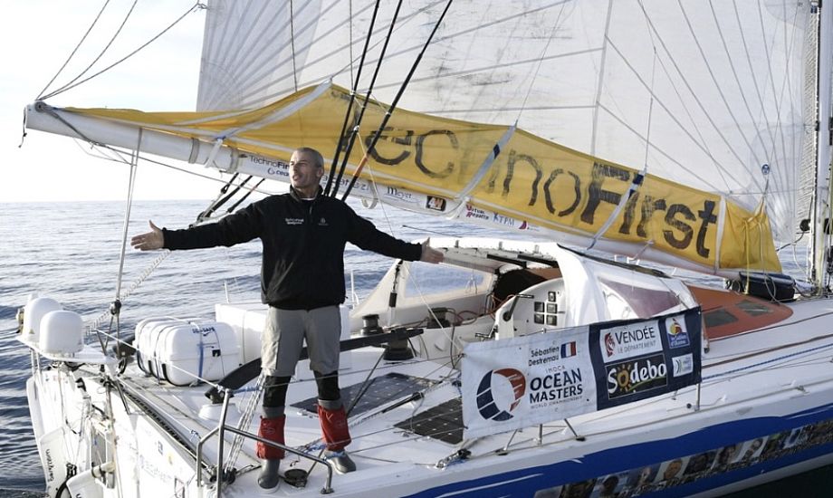 Sébastien Destremau ombord på sin IMOCA 60, 'TechnoFirst–faceOcean'. Foto: Vendée Globe