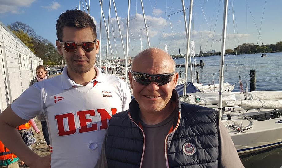 Frederik Jeppesen, tv. og Johnny Jensen havde optur i Hamborg i dag, med bl.a. 3. plads i Starbådsfeltet. Foto: Troels Lykke